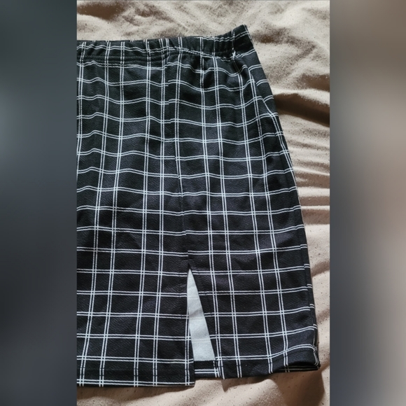 Black plaid mini skirt - Picture 3 of 3